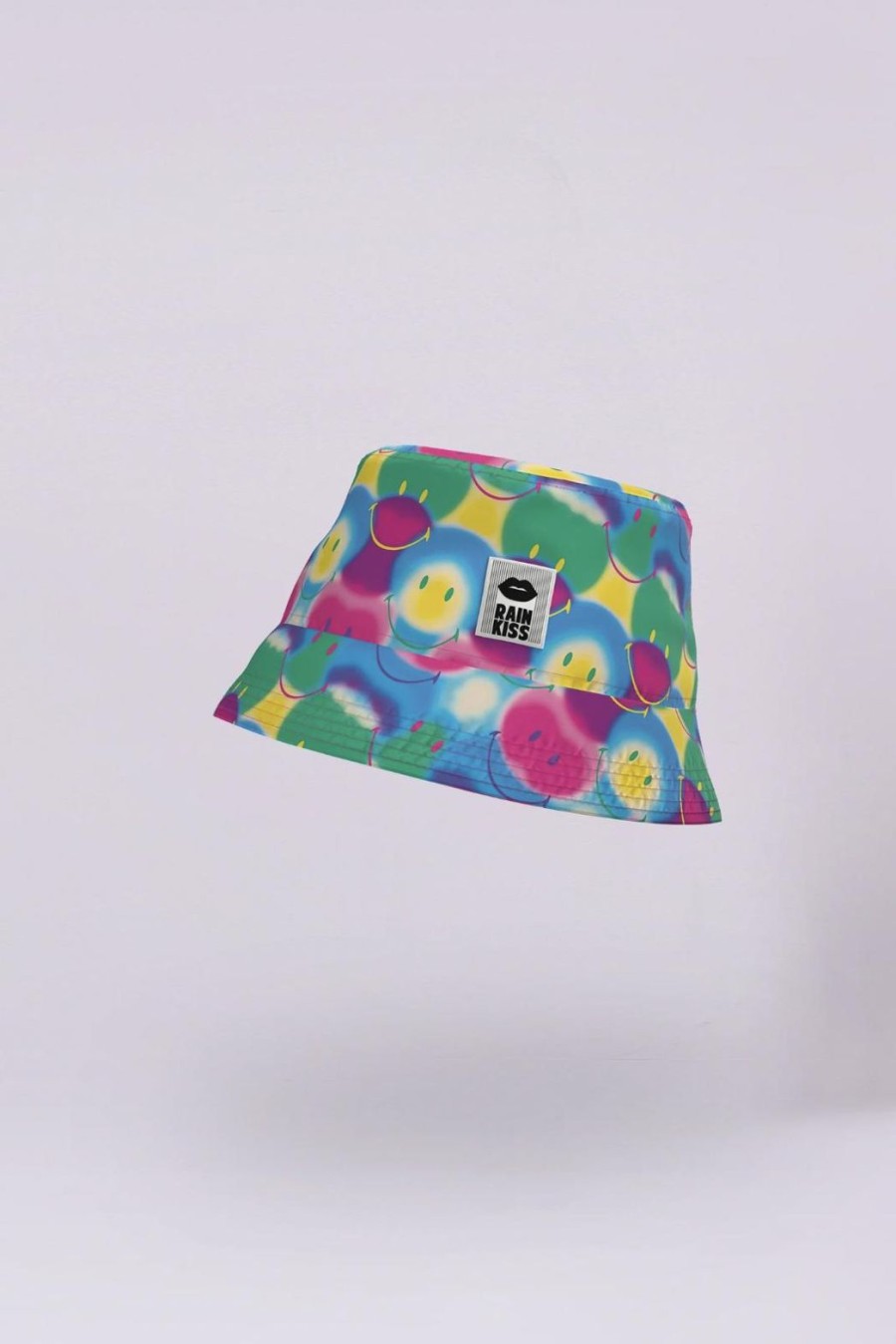 Lifestyle Rainkiss | Rainbow Art X Smiley Bucket Hat