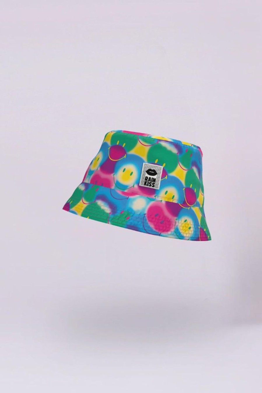 Lifestyle Rainkiss | Rainbow Art X Smiley Bucket Hat